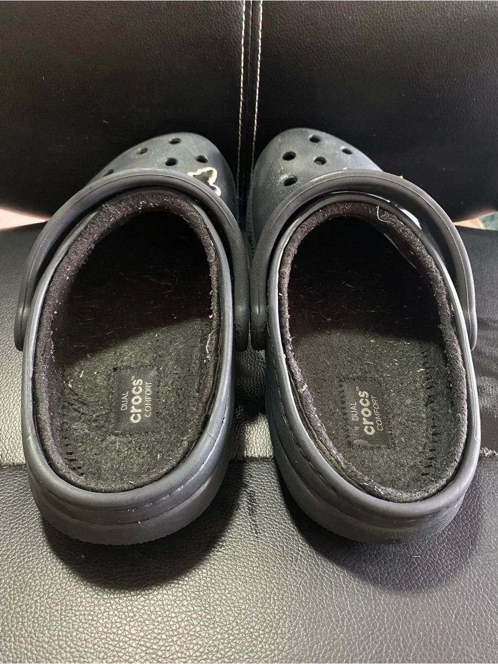 CROCS Dual Comfort Clog in Black with Character Jibbitz Size 5 Mens 7 Women’s